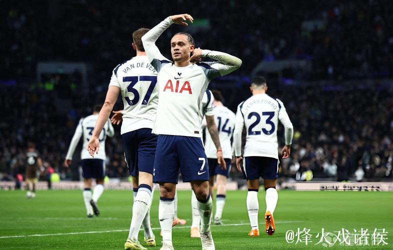 哈维-西蒙斯:我有点想念我的庆祝动作,所以必 哈维-西蒙斯:我有点想念我的庆祝动作,所以必